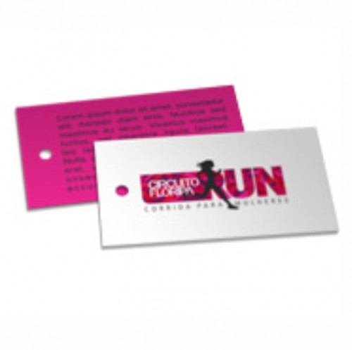 500UND - TAG´S COUCHÊ 250g VERNIZ UV TOTAL FRENTE 9X5CM - IMPRESSÃO FRENTE E VERSO COLORIDO - TAG FURO PADRÃO